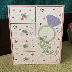 Jewelry box. Says "Girls Rock!" In good condition!